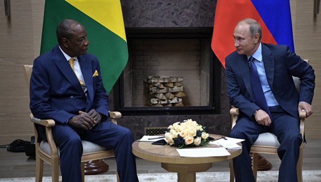 Путин списал $20 млрд долга странам Африки. Ему подарили орден Гвинеи