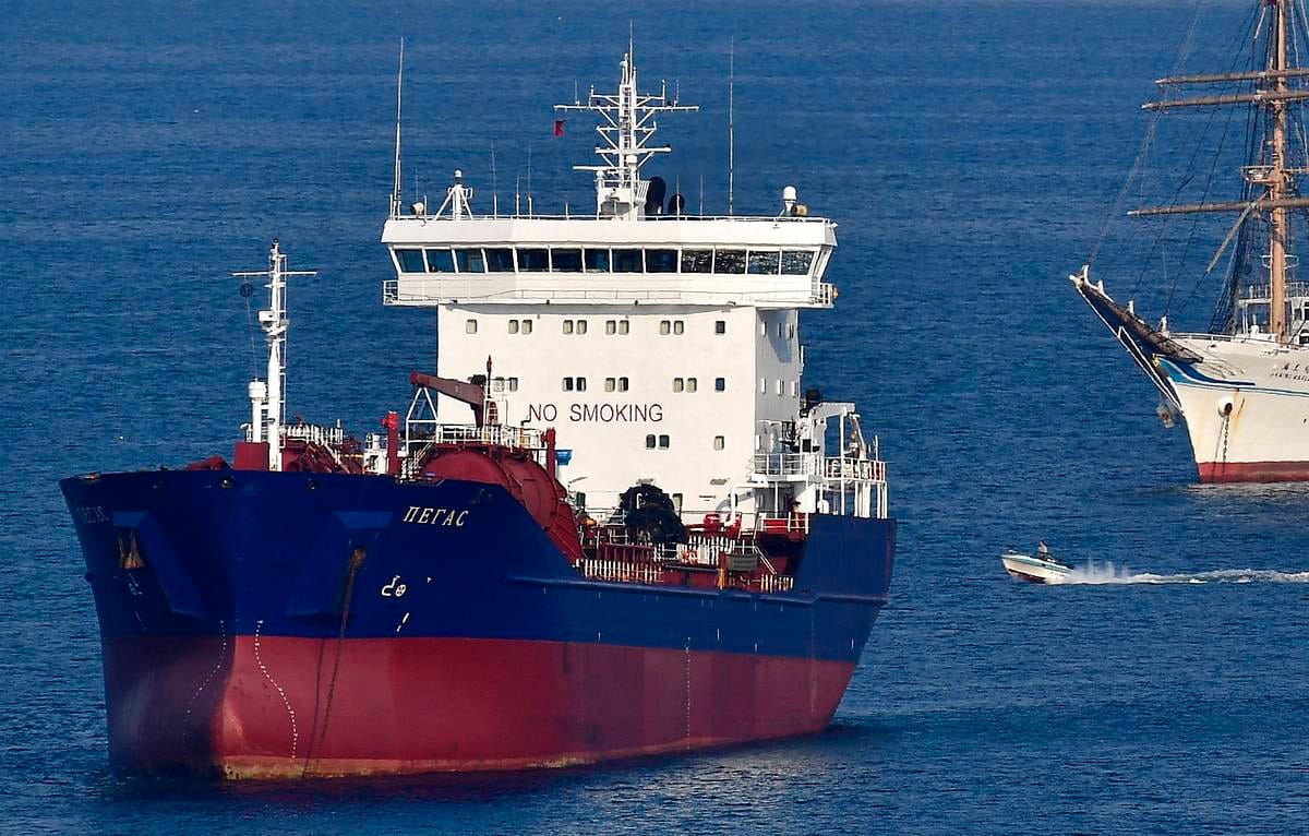 Греция арестовала два российских нефтяных танкера в рамках санкций ЕС