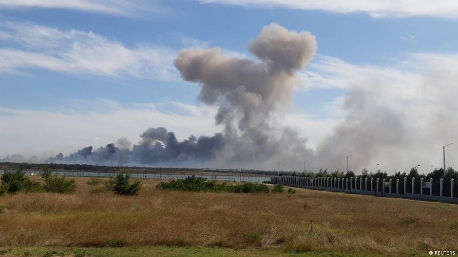 В Минобороны России назвали взрывы под Джанкоем «диверсией». Пострадали военный склад, ЛЭП, электростанция, железная дорога и дома