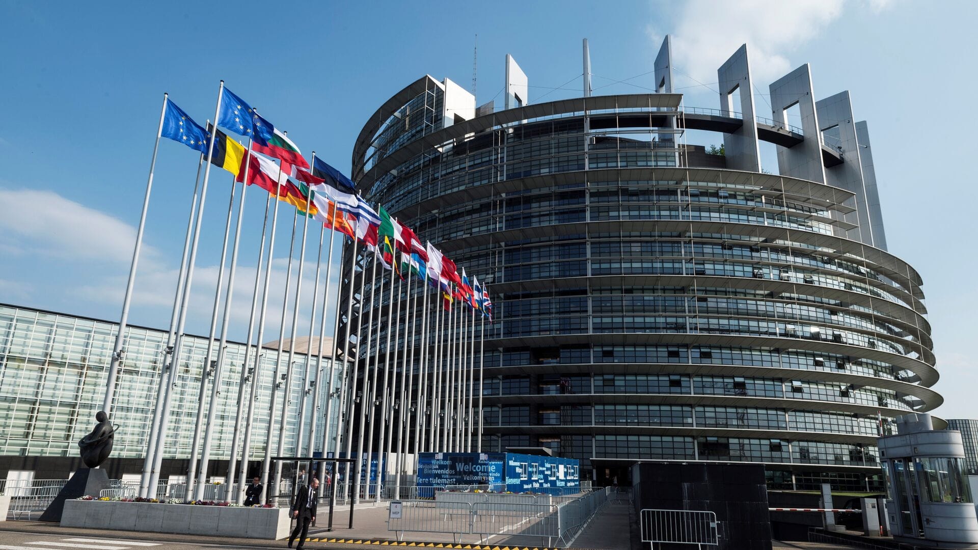 Европарламент потребовал пересмотреть запрет на въезд россиян в ЕС на личных автомобилях