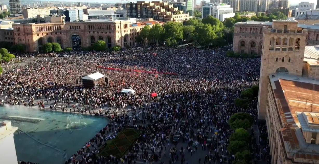 Полиция в Ереване задержала 150 участников акций против передачи территорий Азербайджану