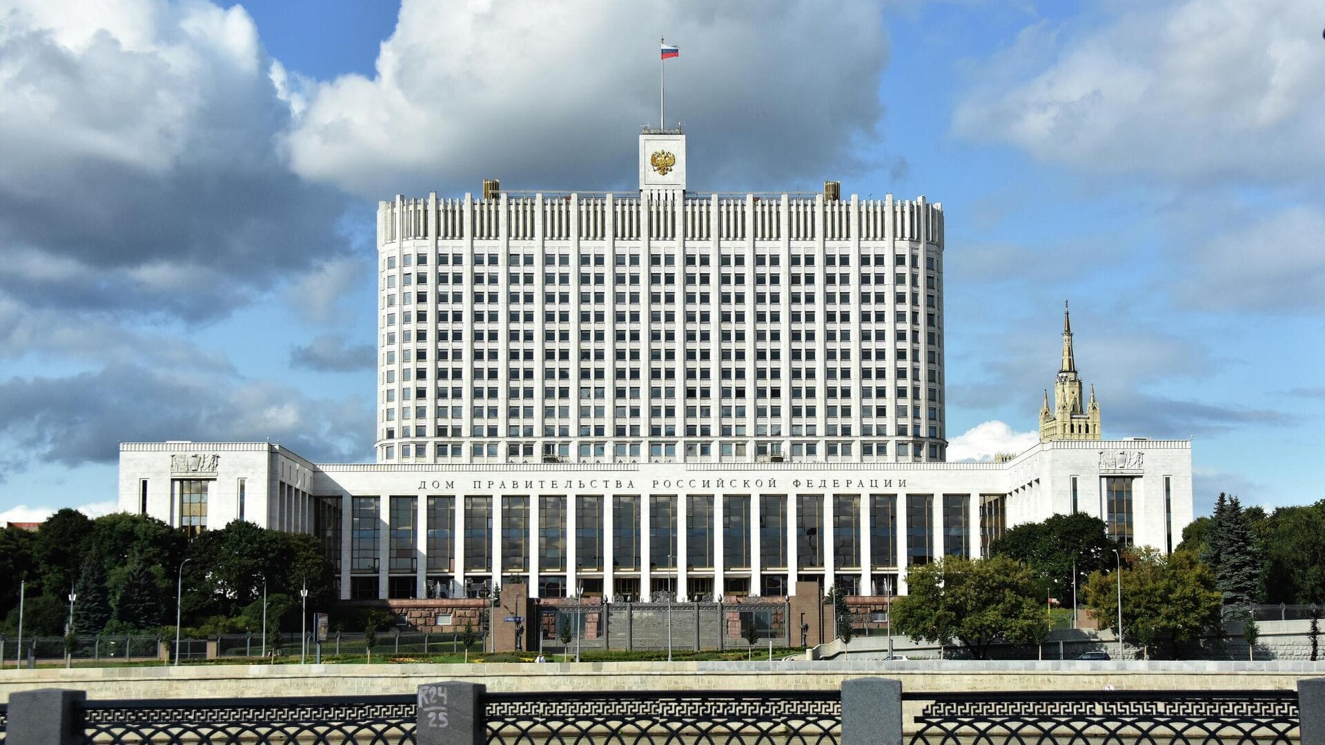 Правительство одобрило законопроект, предлагающий признавать «иноагентами» за поддержку «антироссийских» решений международных организаций 