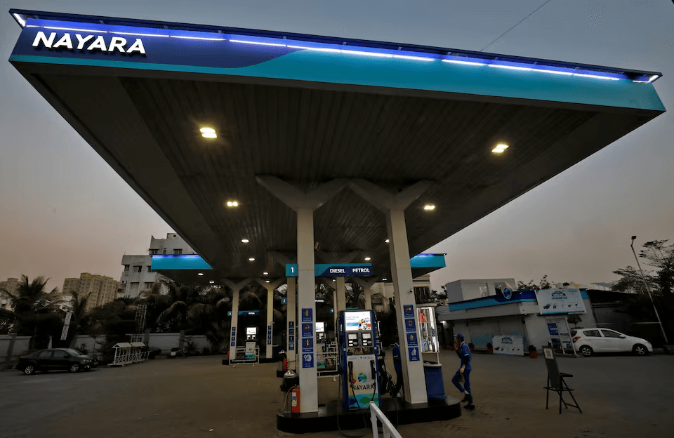 Представители «Роснефти» возмутились санкциями против индийской компании Nayara, закупающей российскую нефть