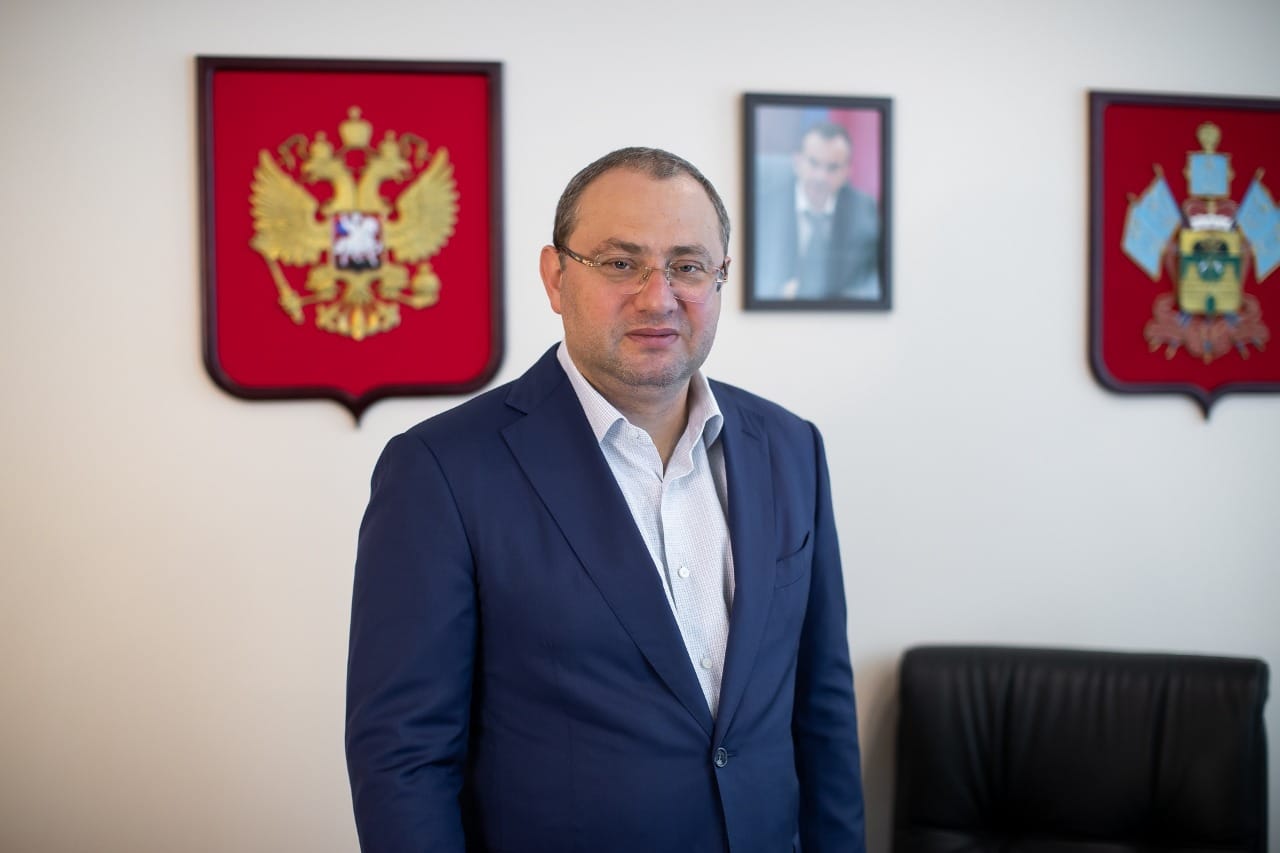 ФСБ задержала министра здравоохранения Краснодарского края по делу о мошенничестве. У его семьи нашли недвижимость на 1 млрд рублей